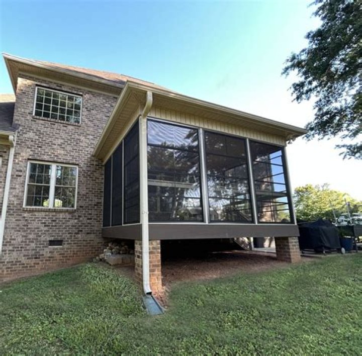 How much does it cost to convert a porch?