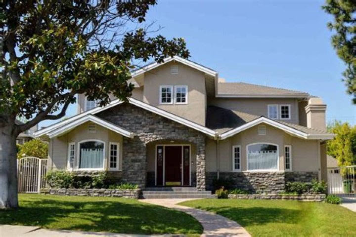 Is there a right way to sell a house in California?